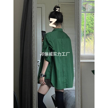 绿色中长款宽松衬衫女春秋季2025新款时尚洋气别致下摆不规则上衣