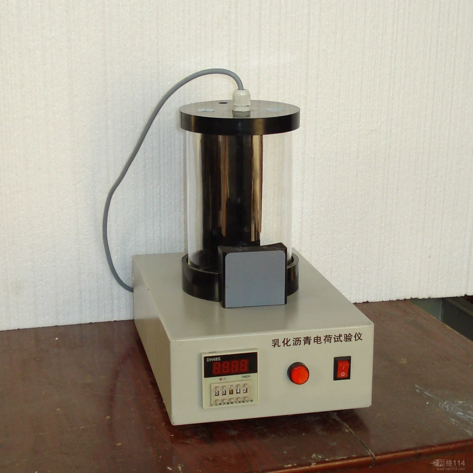 Тестер электроэнергии с эмульсированными ионами частиц асфальта