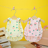 Топ с чашечками, летняя клубника, домашний питомец