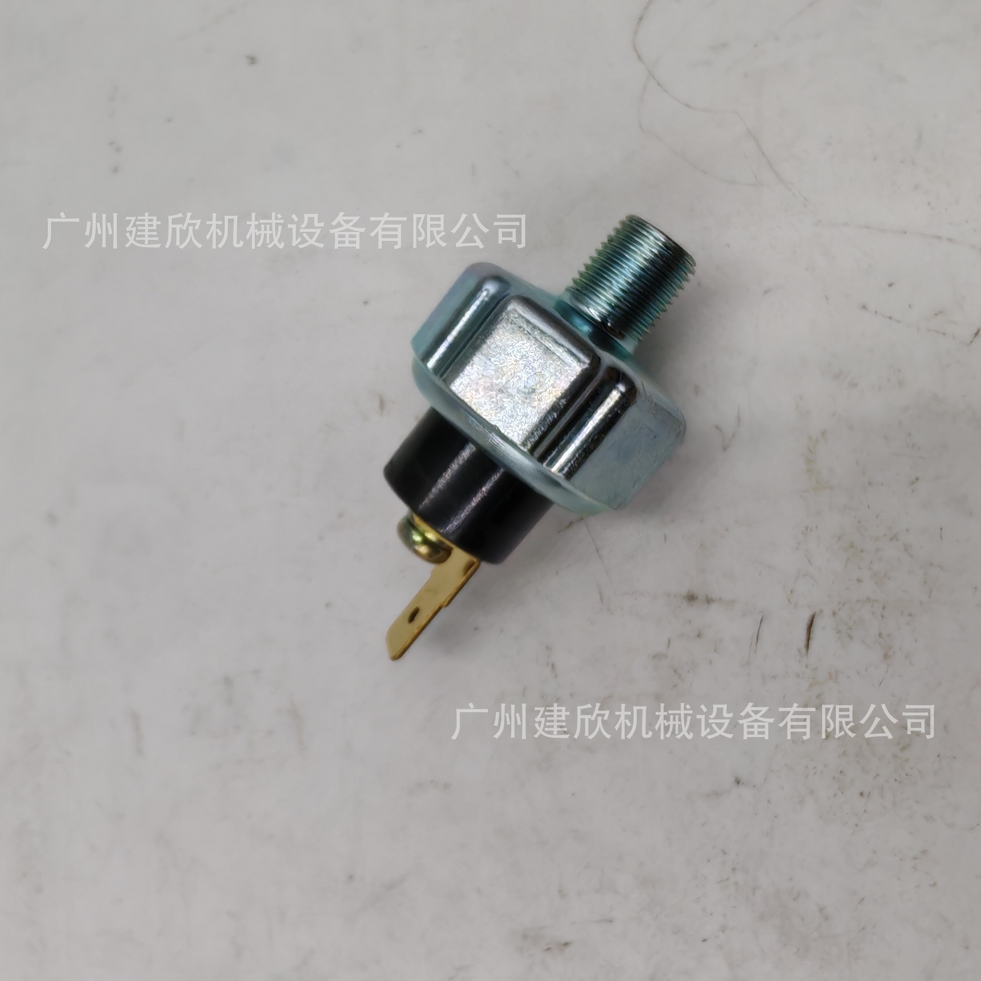 五十铃发动机4JG14LE26BG16HK16UZ16WG1机油感应器8-98201472-0