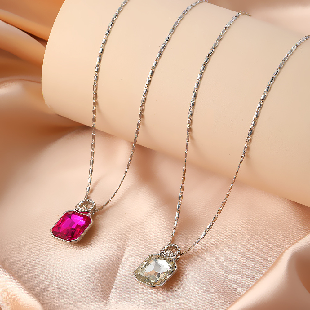 New Simple Diamond Geometric Square Pendant Necklace with Japanese and Korean Advanced Crystal Long Sweater Chain_voghion.com