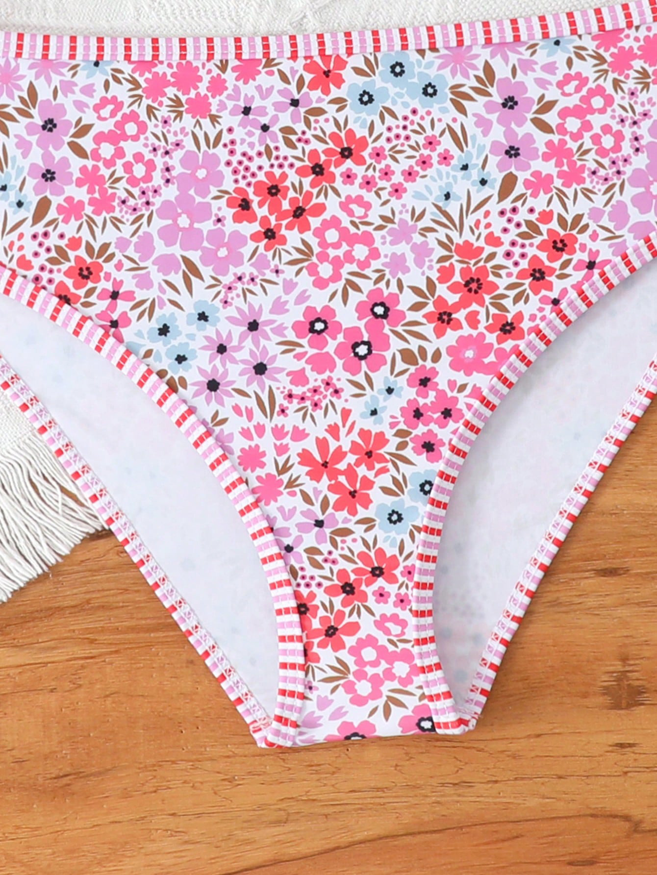 Blommig bikini för flickor med dubbla axelband badkläder_voghion.com
