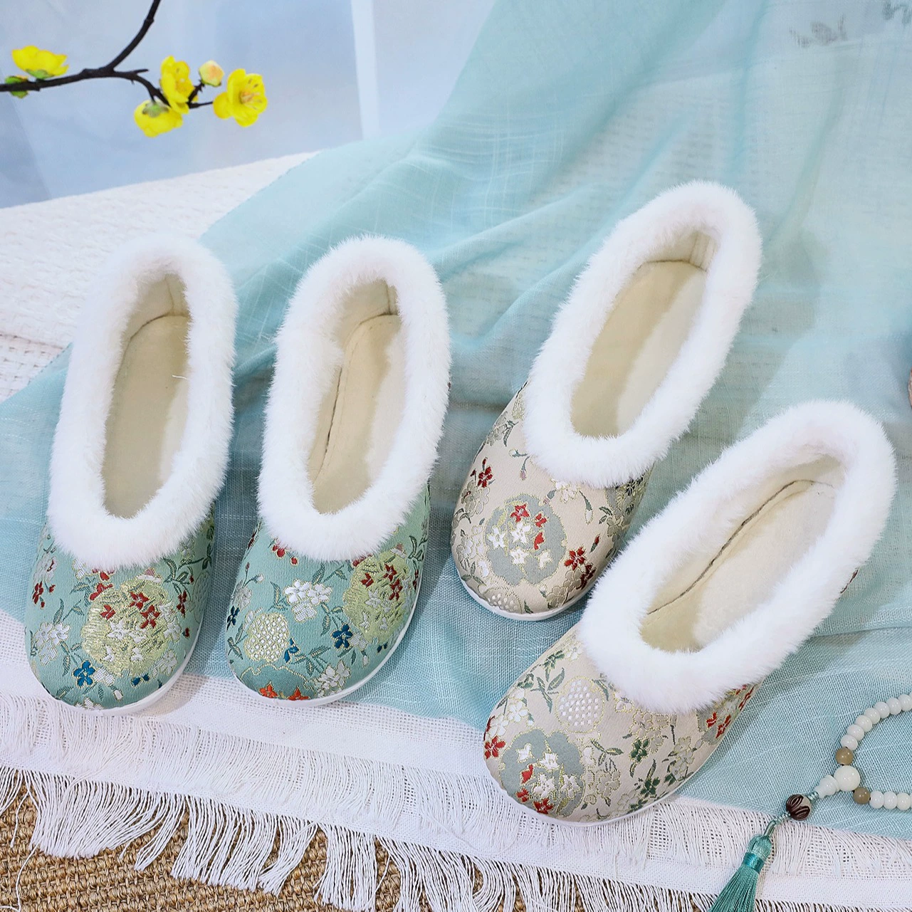 Зимние туфли для мам на флисовой подкладке с гранатовой сливой, старый Пекин, Женская обувь в китайском стиле, Тканевая обувь в этническом стиле