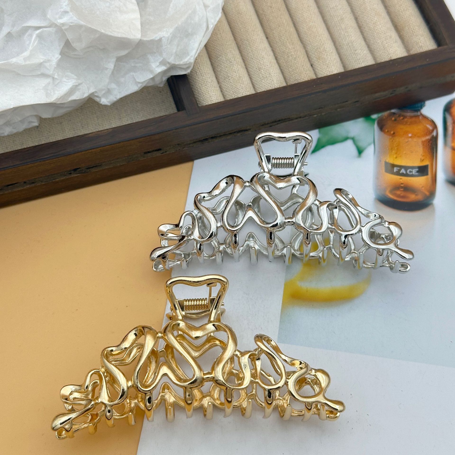 Hair Claws Hair Accessories Type Casual Retro Women's Solid Color Metal Plating Hair Claws