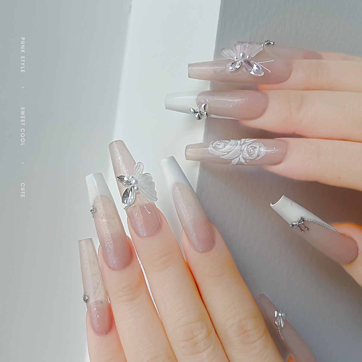 Red neta de arte de uñas terminado cristal de hielo joyería de mariposa polvo blanco translúcido con incrustaciones de ojos de caballo, uñas de perlas, diamantes, accesorios de uñas portátiles