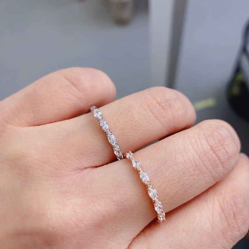 Мод ring? Fashionable shiny wedding ring, simple and elegant design, diamond encrusted