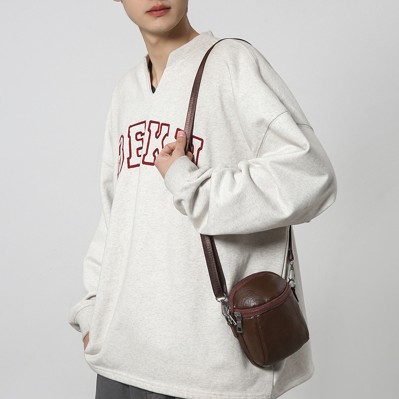 ▪男士斜挎包小型新款PU夏季手机包通勤便携小背包爆款潮流pu小挎