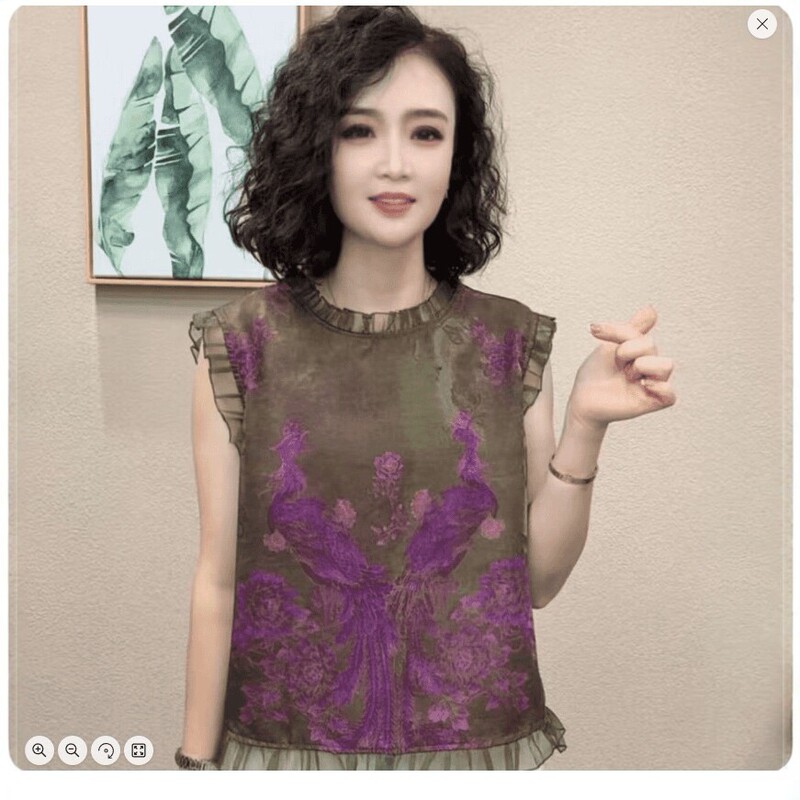 Summer new sleeveless jacquard top for women, round neck stylish lace blouse, slimming T-shirt for mothers Summer new sleeveless jacquard top for women, round neck stylish lace blouse, slimming T-shirt for mothers