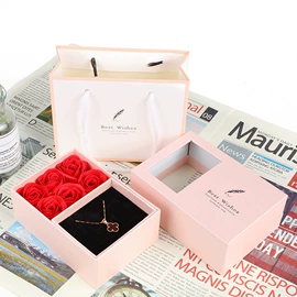 项链;戒指;手链