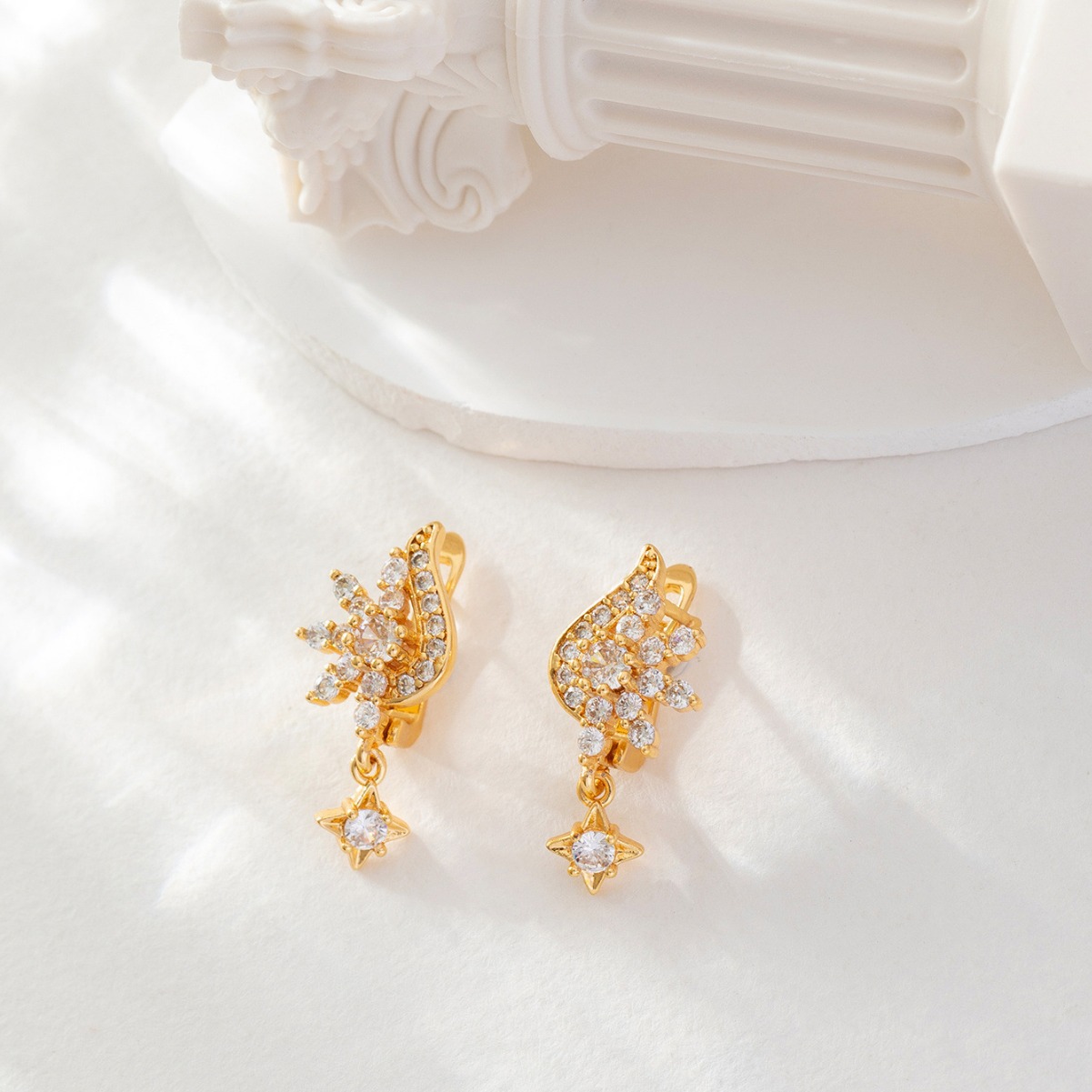 Amazon transfronteriza explosión de moda personalidad creativa zircon cobre micro pendientes de moda lujoso temperamento pendientes