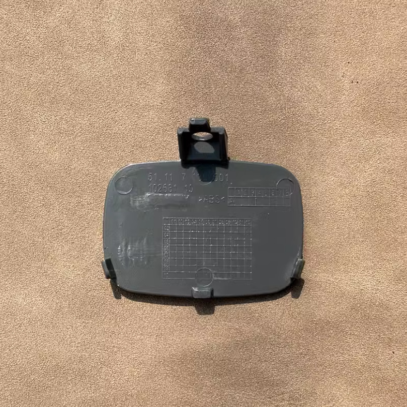 Applicable to 7 series E65 E66 2005-2008 rear trailer cover traction cover car hook cover trailer cover trim cover