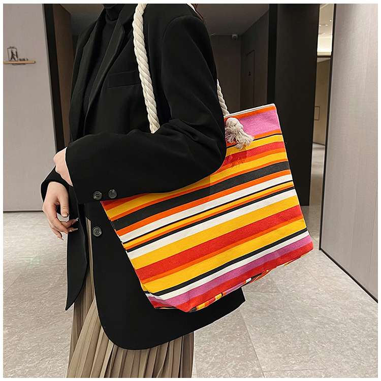 Women's Medium Canvas Geometric Stripe Streetwear Sewing Thread Square Zipper Tote Bag display picture 5