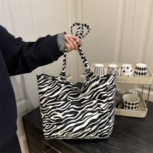 豹纹大容量布袋斑马纹单肩包2025新款手提帆布包女学生休闲托特包