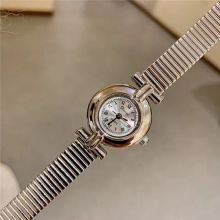 �������ֱ�Ůʿ����С���̼�Լ����������ڰ���ū���й�����Ů��