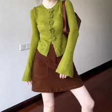 绿色立体花朵开叉长袖针织衫女秋冬小个子穿搭绝美高腰短裙两件套