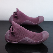 戈伦鲨沙滩鞋新款透气防沙户外运动男女士大码情侣沙滩袜鞋夏凉鞋