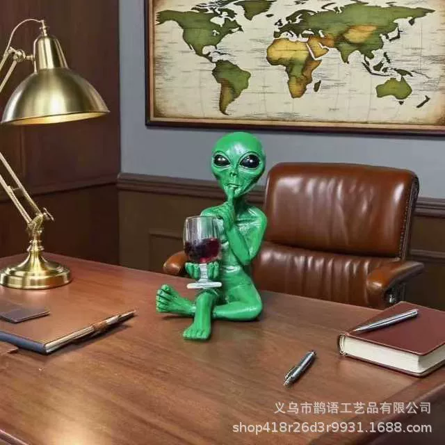 Инопланетное пивное питье statue, забавная и юмористическая космическая декорация, идеальный подарок и креативный декор для поклонников научной фантастики