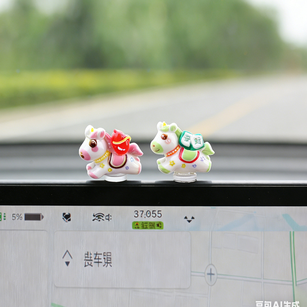 2026 nuevo automóvil caballo zodíaco mini adornos ricos ricos ponies decoración de consola central
