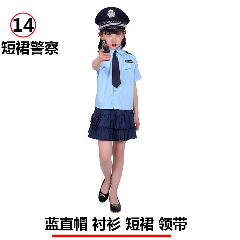 Falda corta de oro, policía, sombrero azul recto.