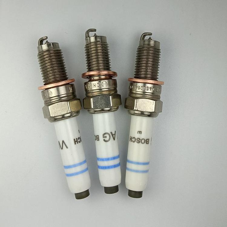 04E905612 is suitable for Volkswagen Passat Santana Audi A4 0241140512 iridium platinum spark plug