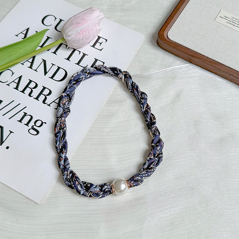 Collar de perlas de hebilla de atracción primavera y otoño verano decoración de cuello pequeña bufandas de mujer camisa de pañuelo de seda girada al por mayor