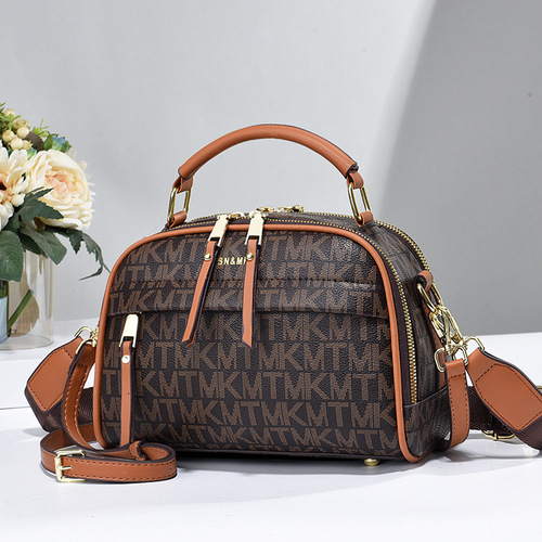 Manufacturer's 2024 new bag women's ins versatile shoulder portable crossbody bag large capacity one piece drop shipping