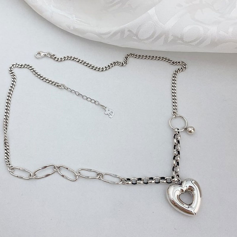 Korean Style Hollow Heart Clavicle Chain Necklace display picture 4