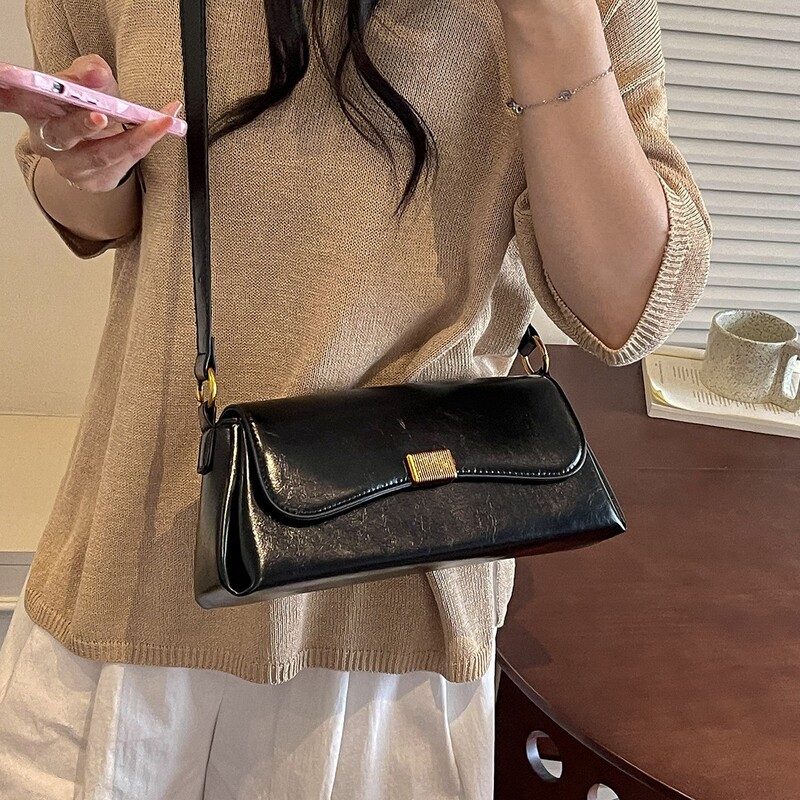 New Underarm Bag with Wide Shoulder Strap, Small Square Bag, Solid Color Pattern Stitching, Shiny Surface, New French Retro Style, Black