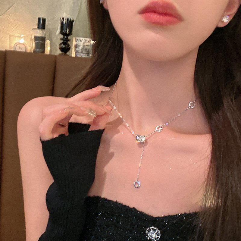 Necklace with tassels