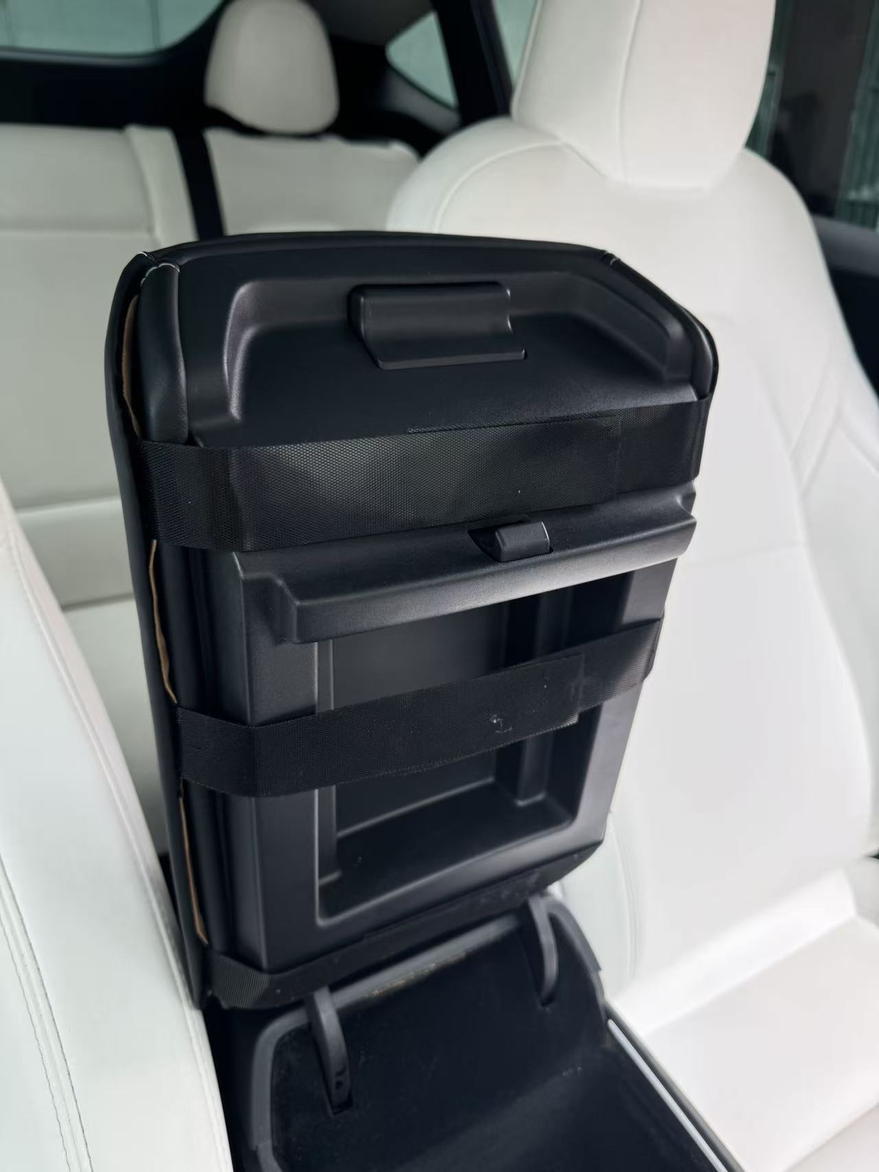 Suitable for Tesla's New Version of Model 3/Yl Car Armrest Box Storage Box Protective Cover Armrest Box Heightening Pad
