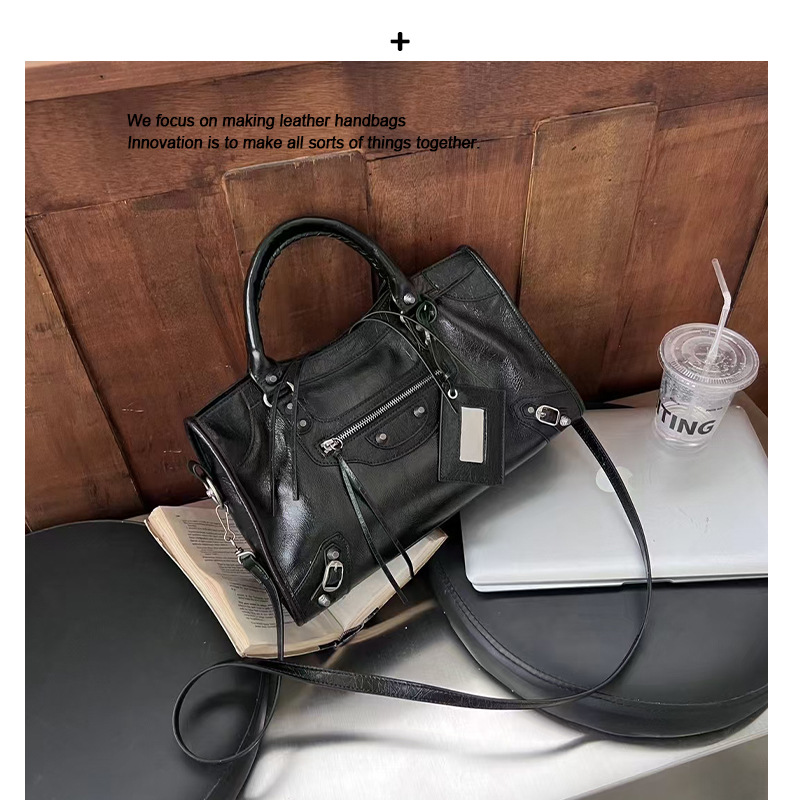 Retro Black Handheld Motorcycle Bag For Women 2024 New Arrival Luxury Fashion Spicy Girl Niche Shoulder Crossbody Bag - Thumbnail 2