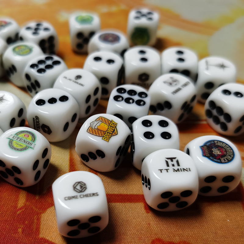 Comercio de bebidas publicidad color dice grano bar marca promoción color dice grano digital personalizado logo dice