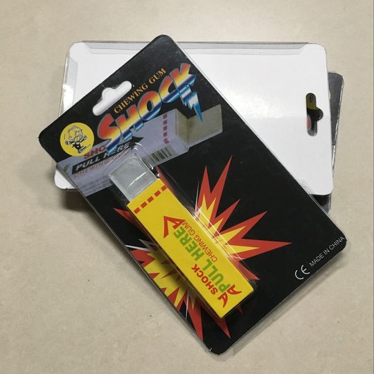 Electric man chewing gum charged chewing gum trick electric man toy wholesale electric shock trick man toy electric pen