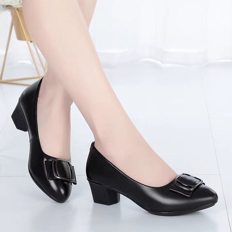 2026 primavera y verano resbaladiza de suela blanda de moda redonda tacones bajos nuevos zapatos de moda cómodos de mujer zapatos de moda