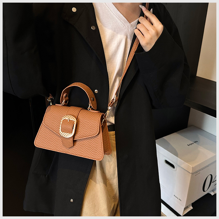 Cross-border wholesale niche design commuter crossbody bag for women 2024, fashionable and versatile women's single-shoulder armpit small square bag undefined