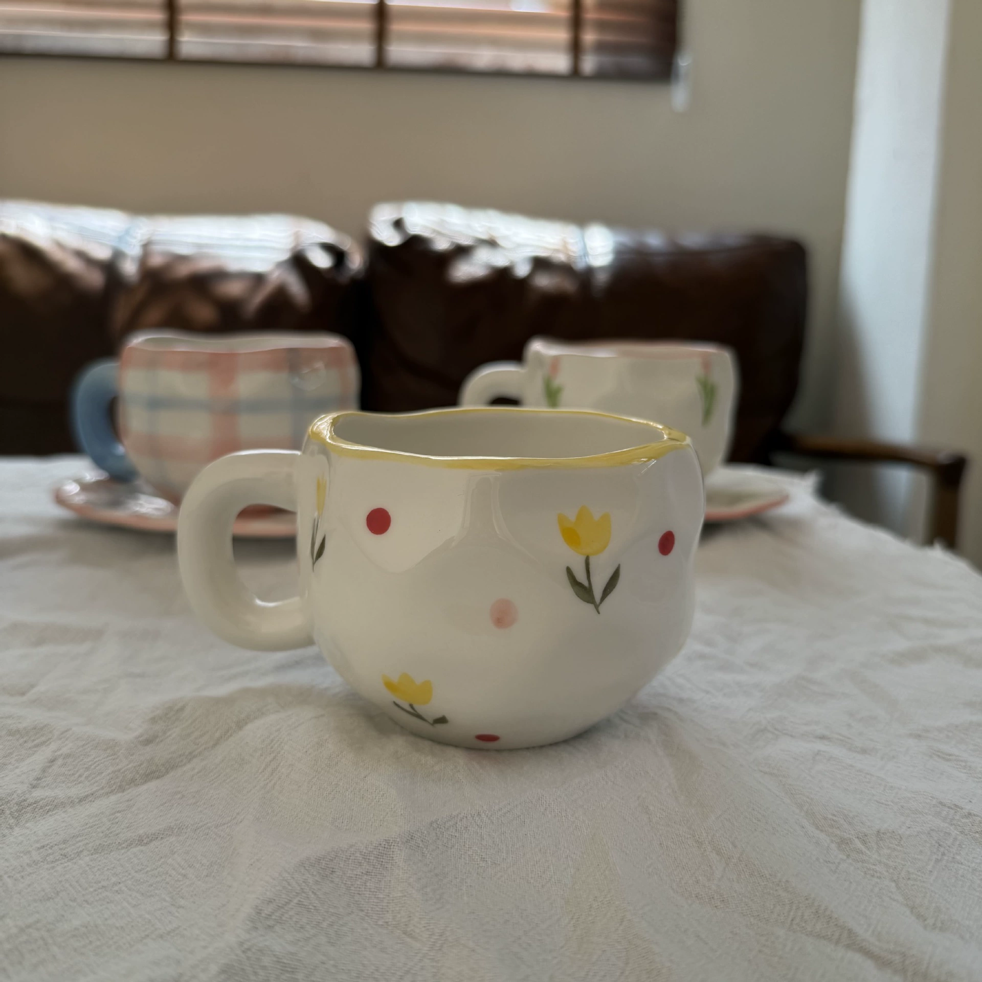 Ceramic coffee cup set INS Japanese retro, hand-painted irregular saucer, vintage style