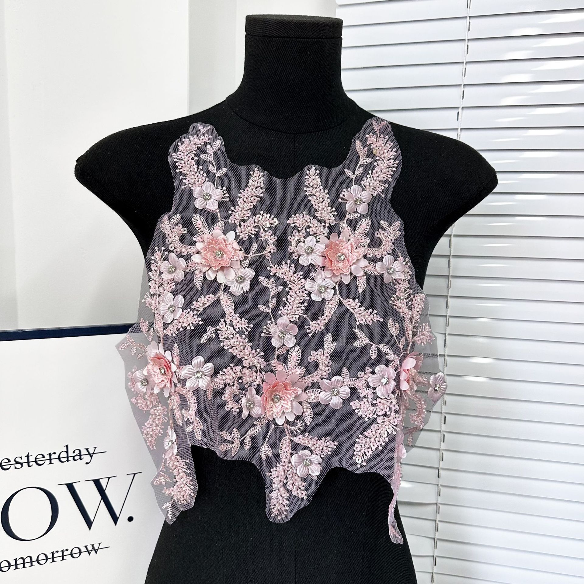 Flores de encaje sequinilla bordado de perlas estereoscópico dulce viento INS decoración hecha a mano DIY vestido de boda tocado parche multicolor