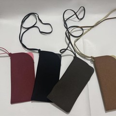 シンプルでファッショナブルなブラックのホルターネックメガネ収納バッグ、携帯電話バッグ、サングラスバッグ、マルチシーンに適したサングラス保護バッグ