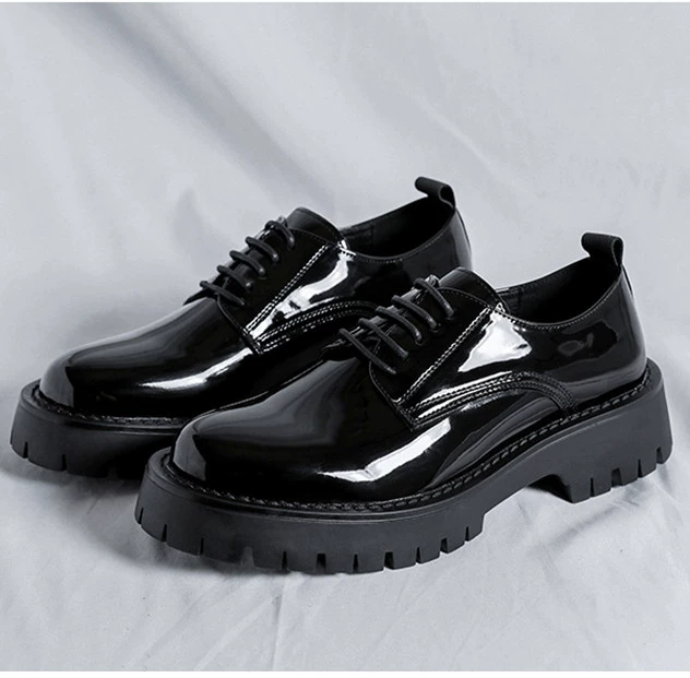 Туфли из лакированной кожи, мужские летние дышащие туфли из воловьей кожи в британском стиле, более яркий костюм на толстой подошве, модная повседневная мужская обувь