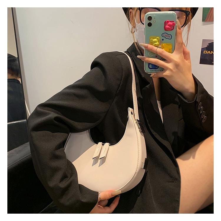 Women's Medium All Seasons Pu Leather Solid Color Fashion Round Zipper Underarm Bag display picture 5