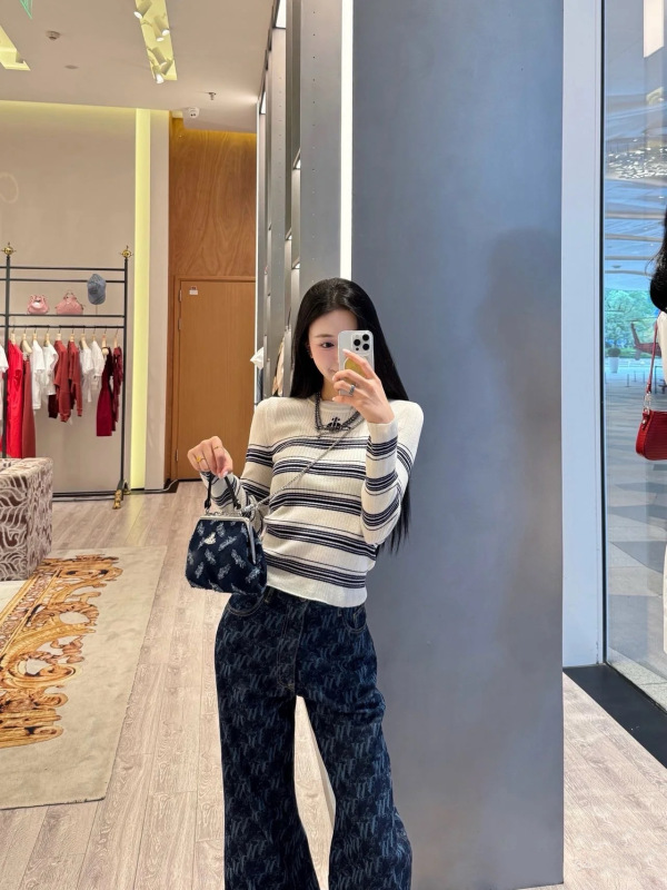 西太小土星条纹长袖圆领针织衫女春秋新款时尚简约百搭打底衫毛衣|undefined