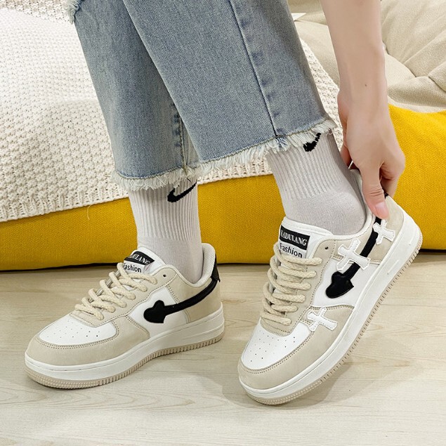 National tide retro cross love skateboard shoes niche Hong Kong style student party sneaker ins all-match small white shoes for women National tide retro cross love skateboard shoes niche Hong Kong style student party sneaker ins all-match small white shoes for women