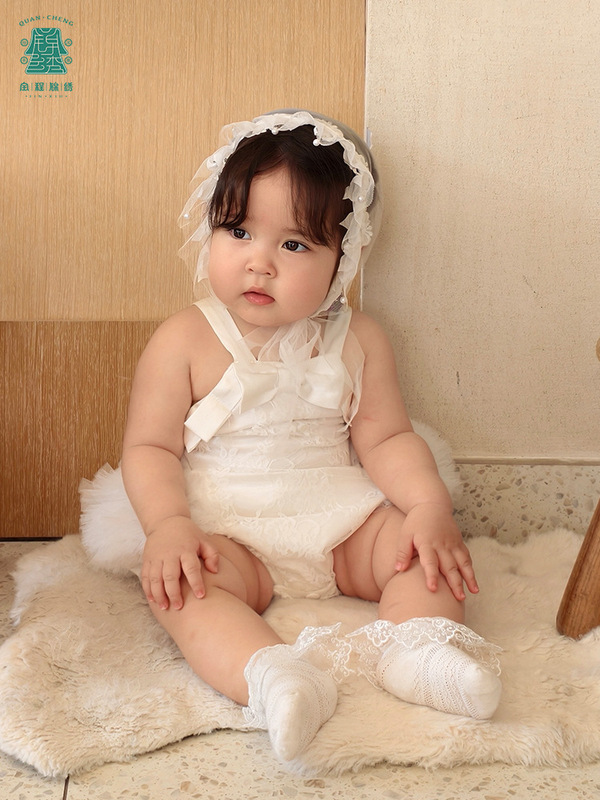 夏型の赤ちゃんのお尻の服は満1歳の薄いタイプのワンピースの服です。|undefined