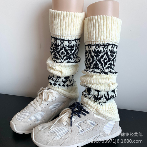 White socks for women—autumn and winter warm chunky knit socks, Y2K-style leg warmers, long tube socks that slim the legs, perfect for snow boots.