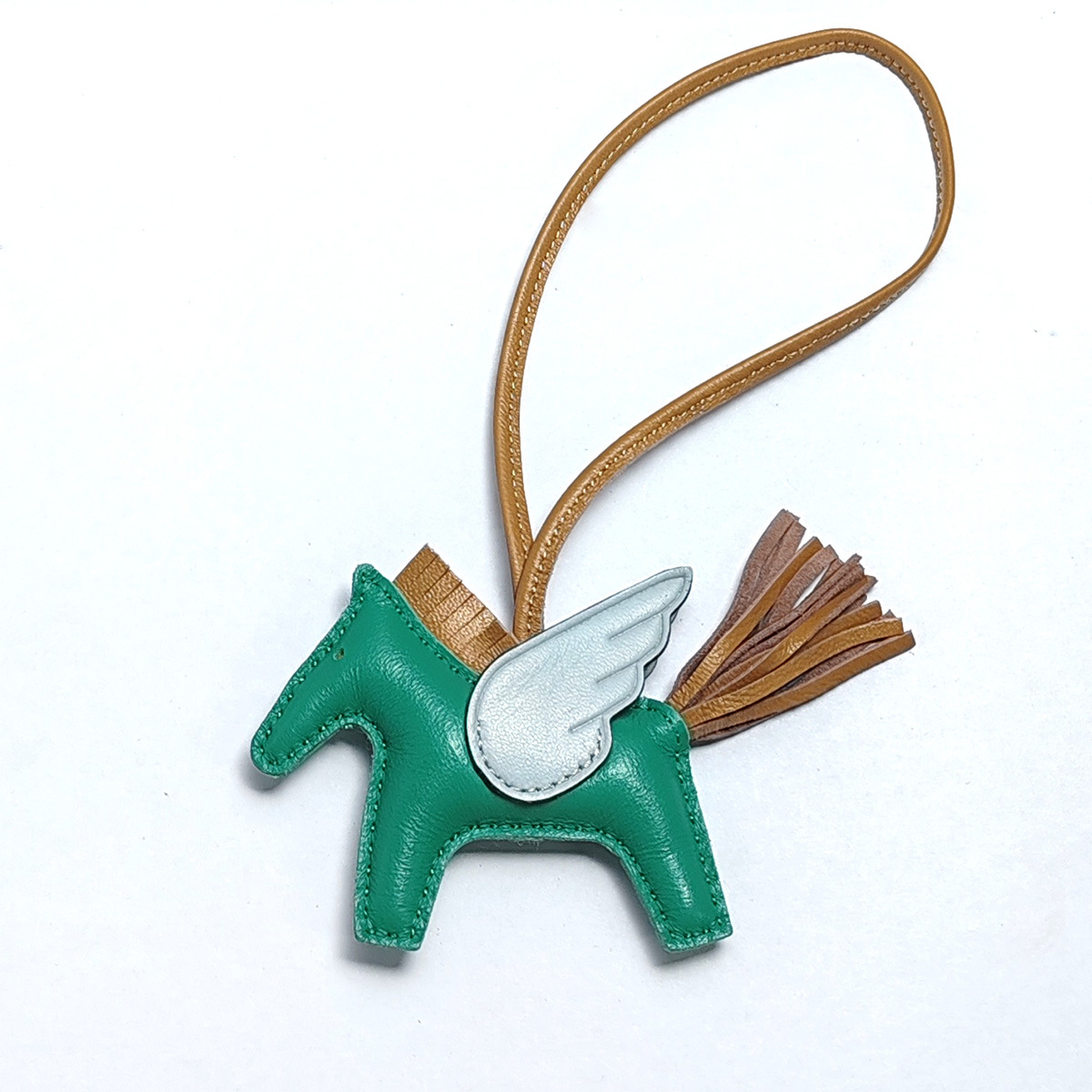 Cute Angel Little Pegasus Colgante Pit Edition H Home Colgante de bolso de caballo cosido a mano Colgante de cuero de oveja Llavero Colgante