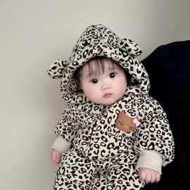 婴儿冬季衣服连体豹纹女宝宝冬装连体衣超萌加棉加厚保暖洋气哈衣