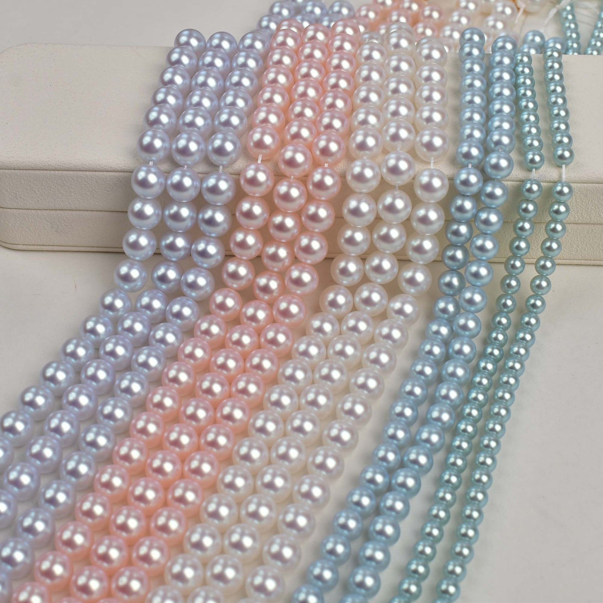 Glass round beads pearl