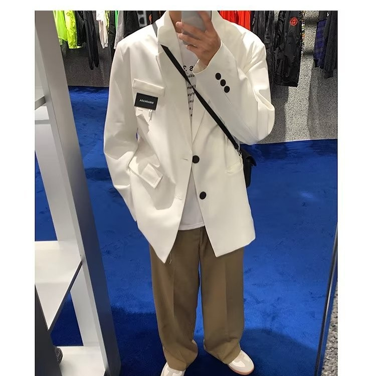 Sentido de alta gama 2024 nuevo estilo chaqueta blanca hombre frito traje callejero hombre oversize estilo de Hong Kong casual pequeño traje grande
