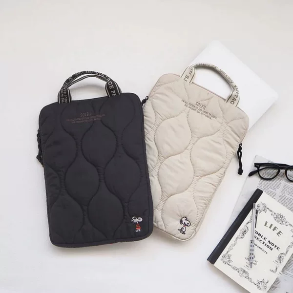 In-Stock Japanese-Style Snoopy Cartoon Computer Bag, Portable Simple Handbag iPad Case, Padded Tablet Protective Bag