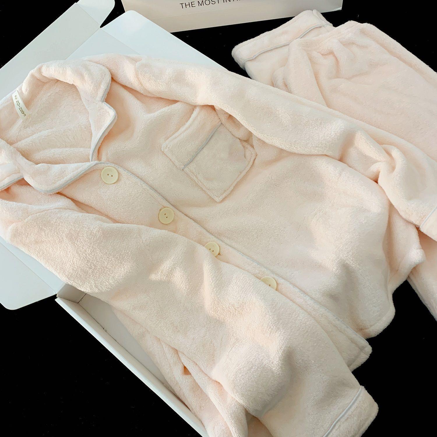 Nuevo pijama rosa de lana de coral para mujeres 2025 invierno acelerado de lana de franela para niñas simple conjunto de ropa para el hogar